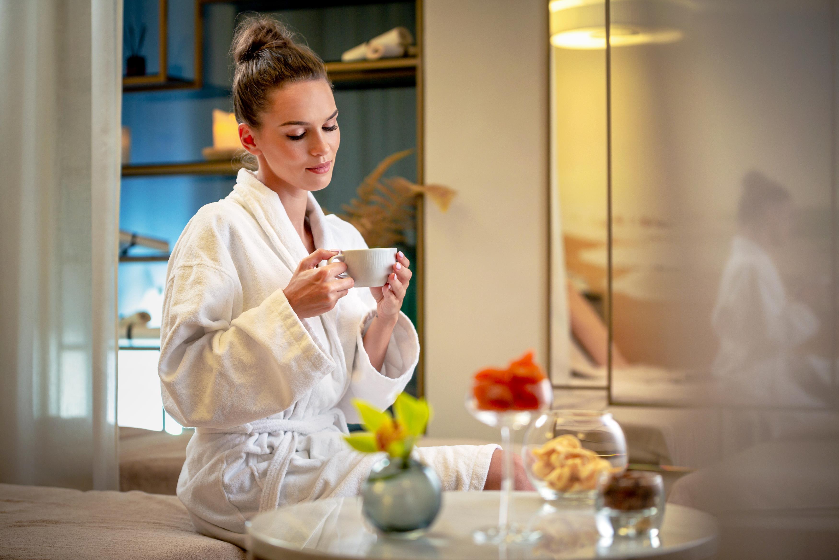 Grand Poet Hotel And Spa By Semarah Riga Exterior foto A woman wearing a bathrobe