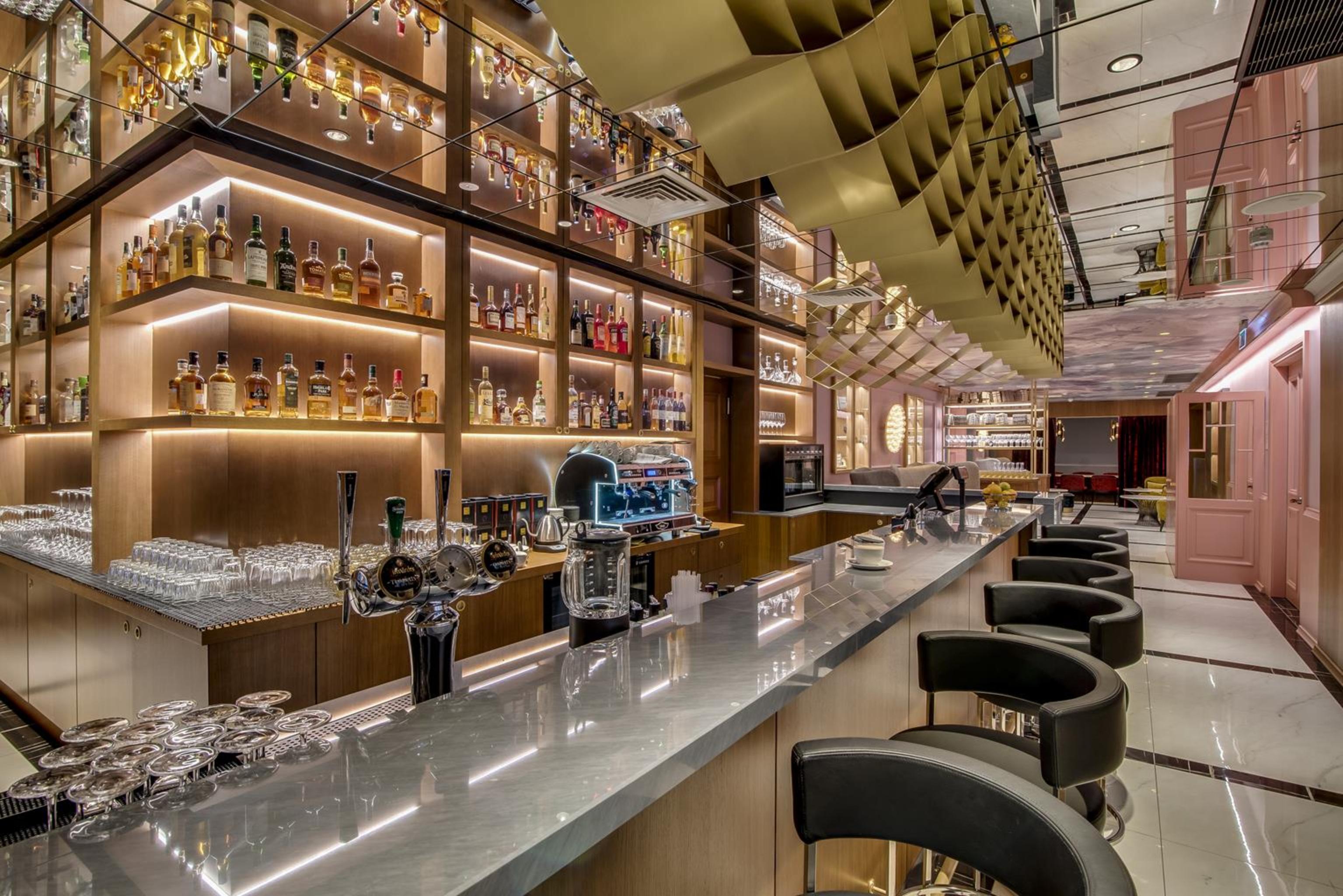 Grand Poet Hotel And Spa By Semarah Riga Exterior foto The bar at the 1907