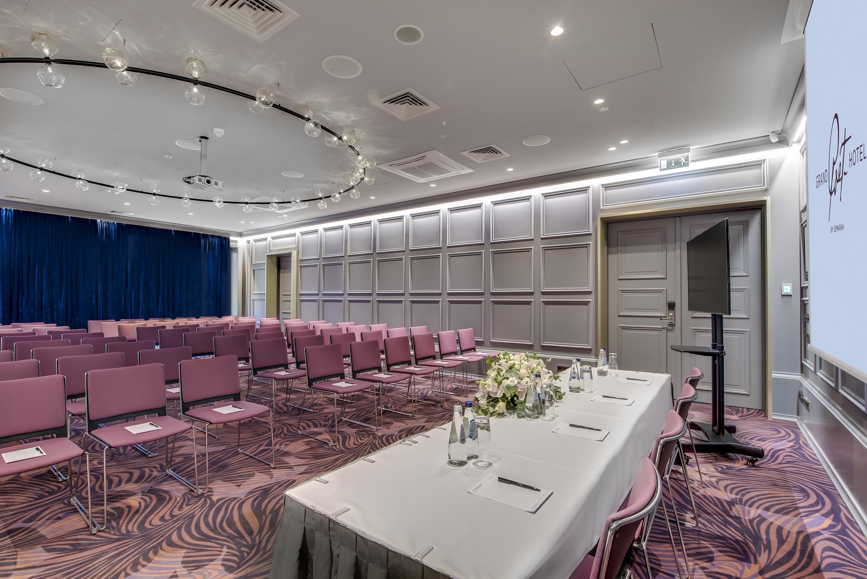 Grand Poet Hotel And Spa By Semarah Riga Exterior foto The ballroom