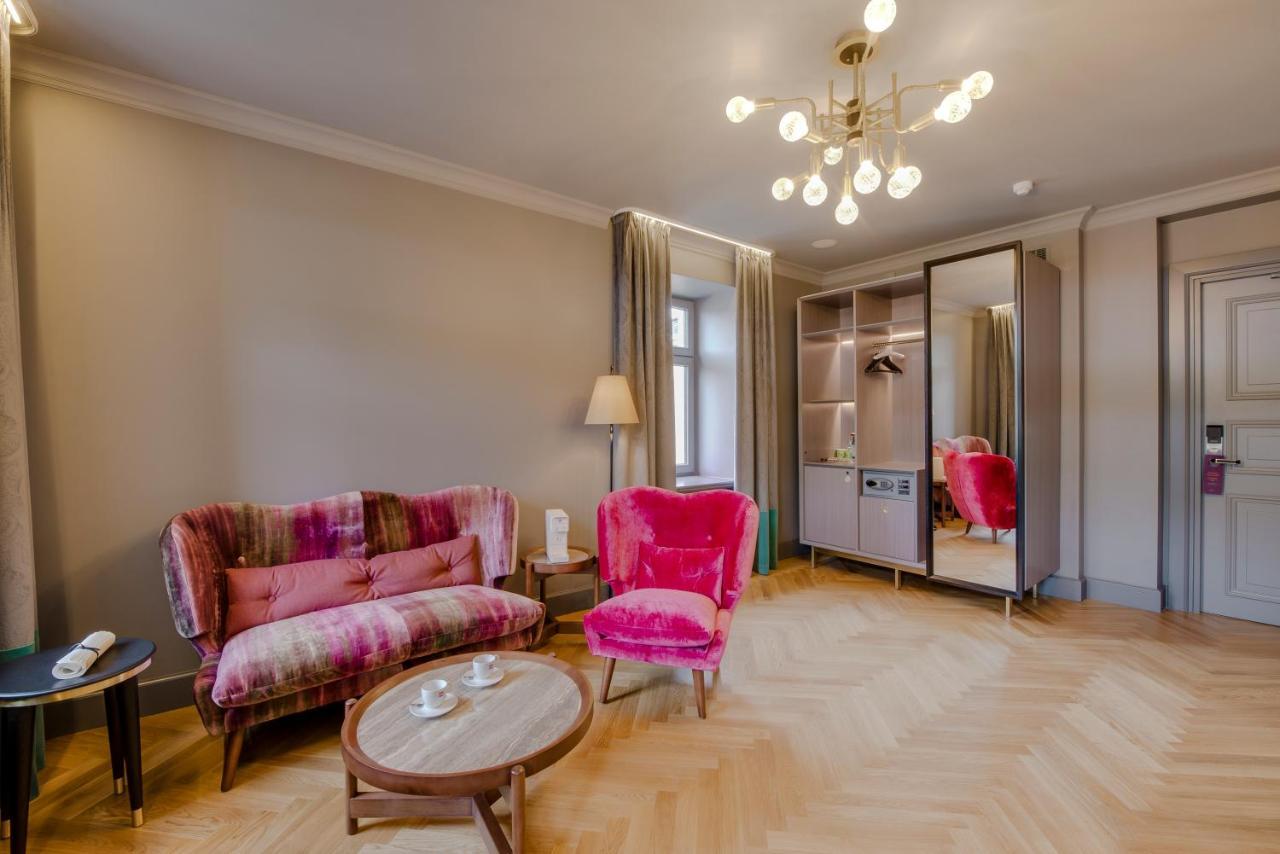 Grand Poet Hotel And Spa By Semarah Riga Exterior foto Suite at the Hotel