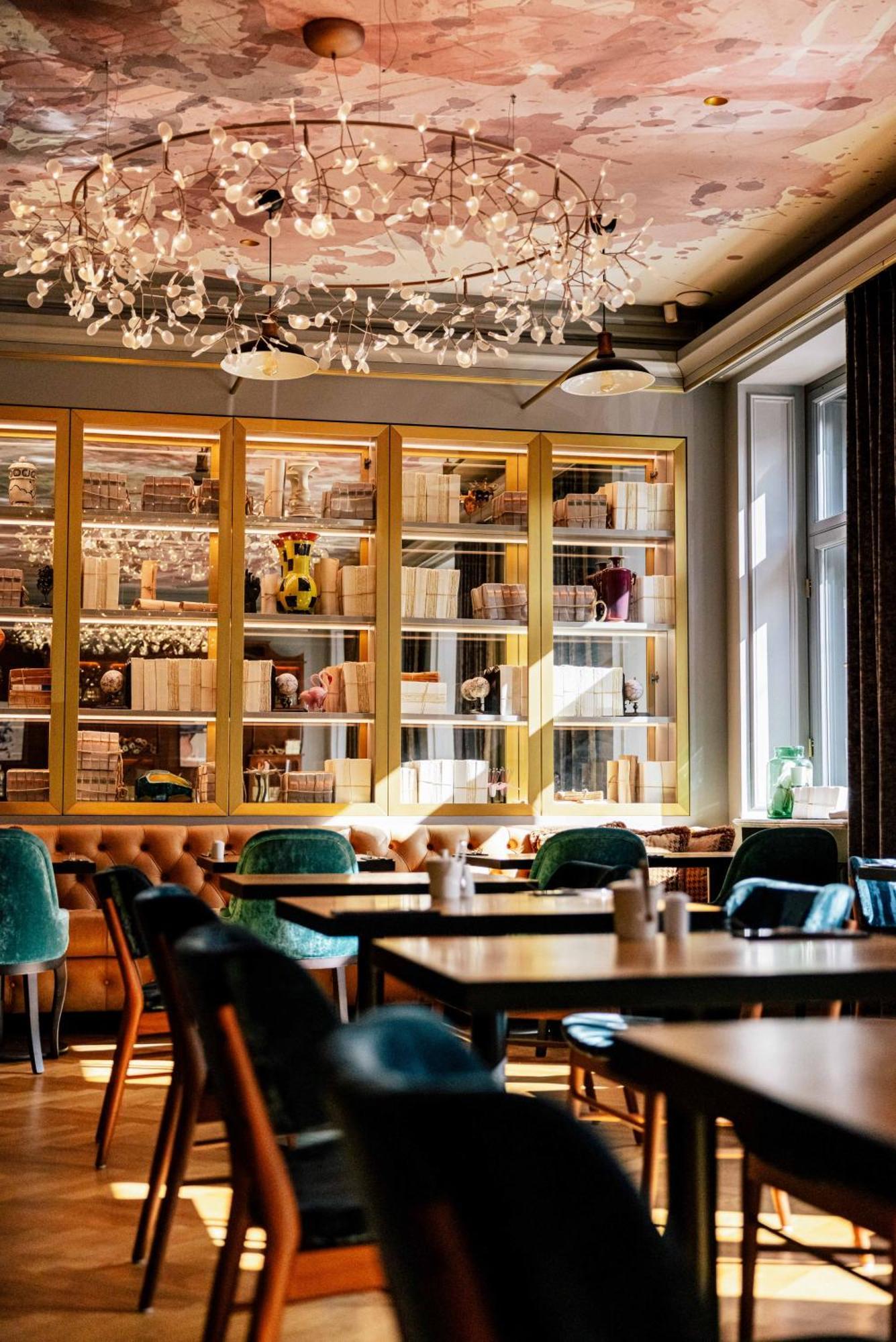 Grand Poet Hotel And Spa By Semarah Riga Exterior foto The Library at The Ivy, St John's Wood