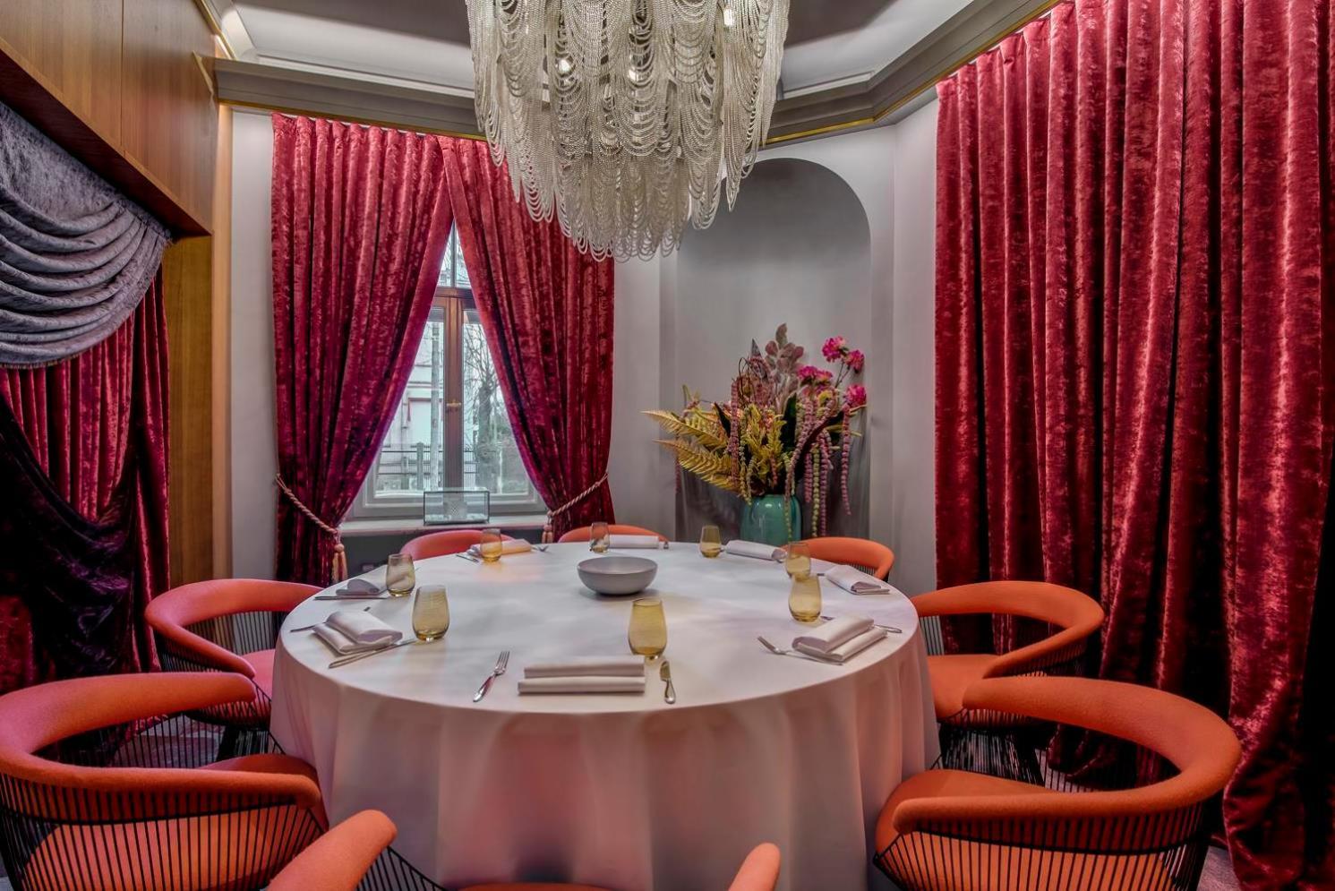 Grand Poet Hotel And Spa By Semarah Riga Exterior foto Private dining room at the restaurant