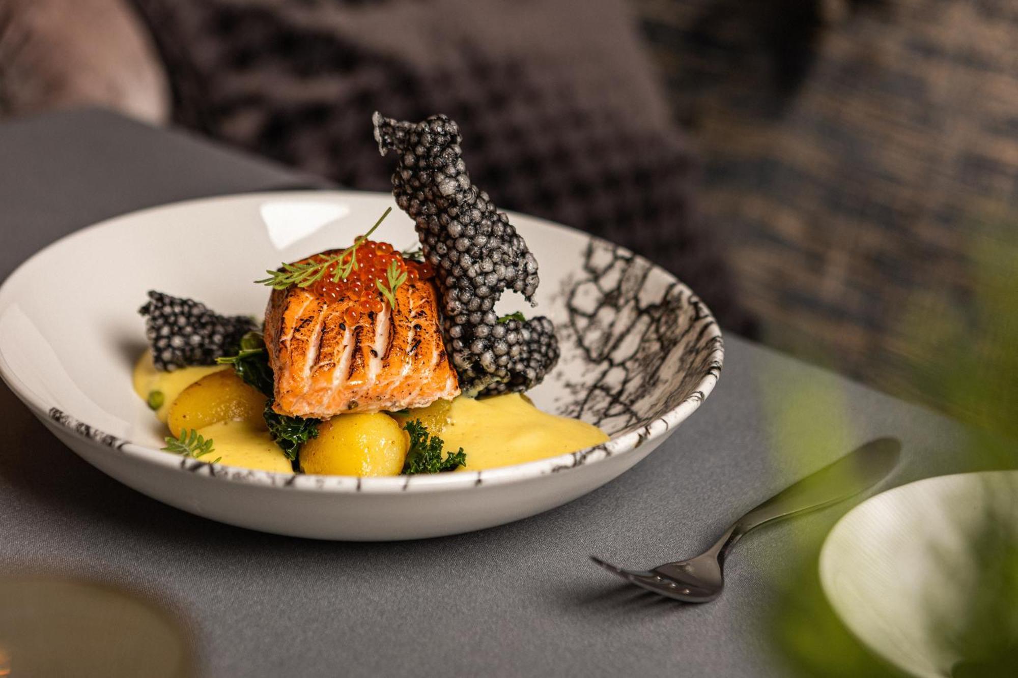 Grand Poet Hotel And Spa By Semarah Riga Exterior foto Salmon with blackberries