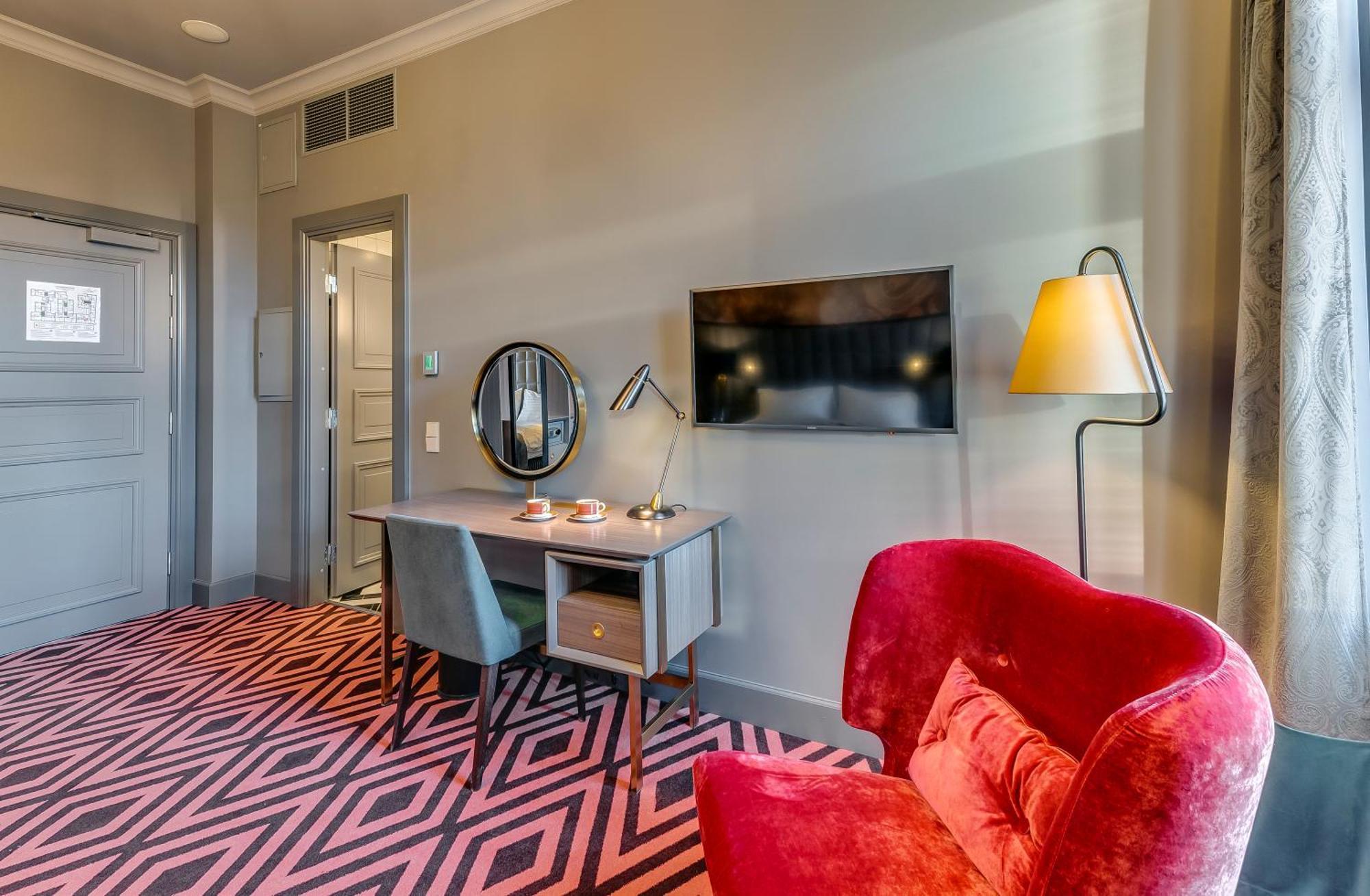 Grand Poet Hotel And Spa By Semarah Riga Habitación foto A room at the hotel