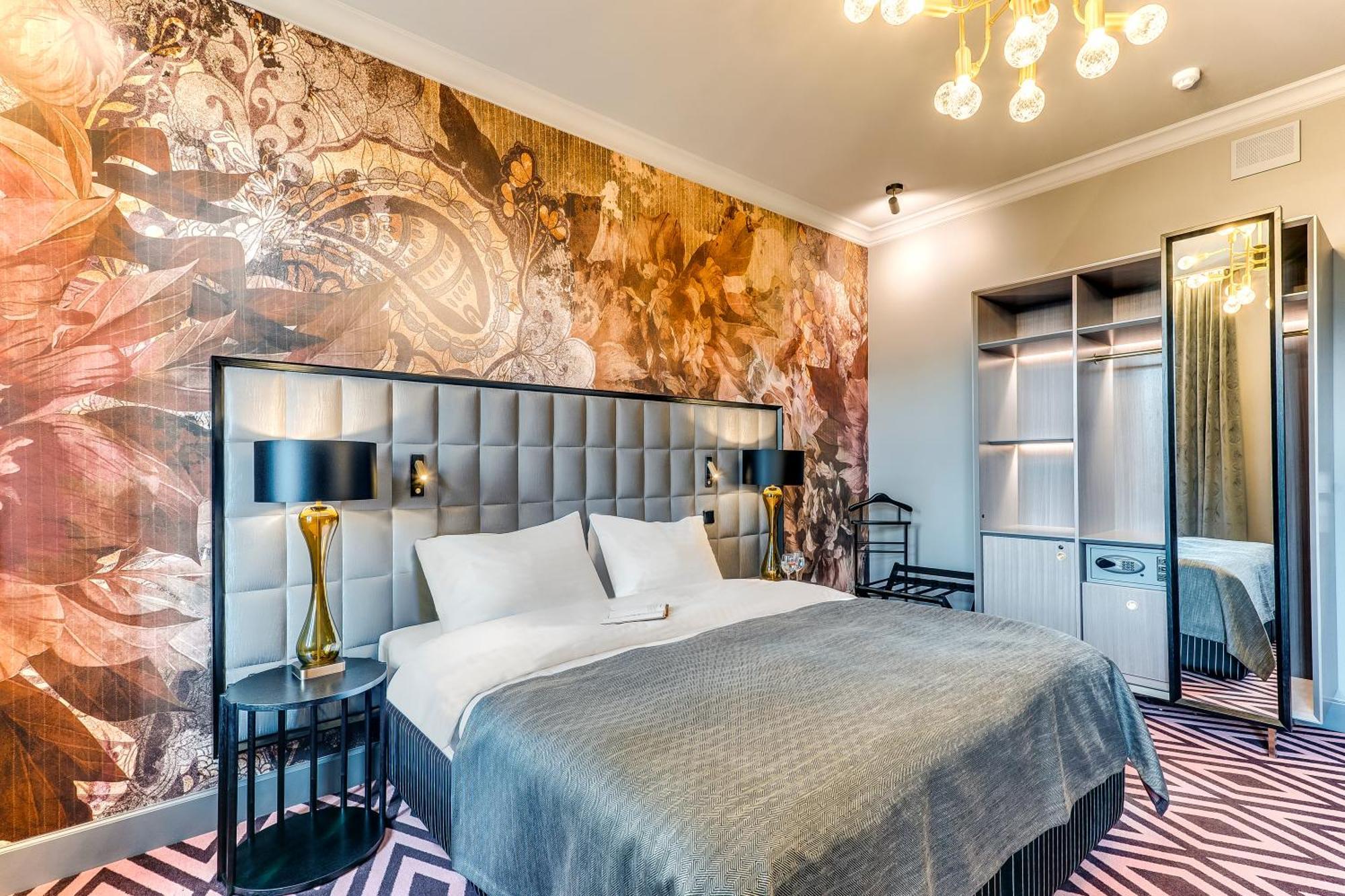 Grand Poet Hotel And Spa By Semarah Riga Habitación foto Suite